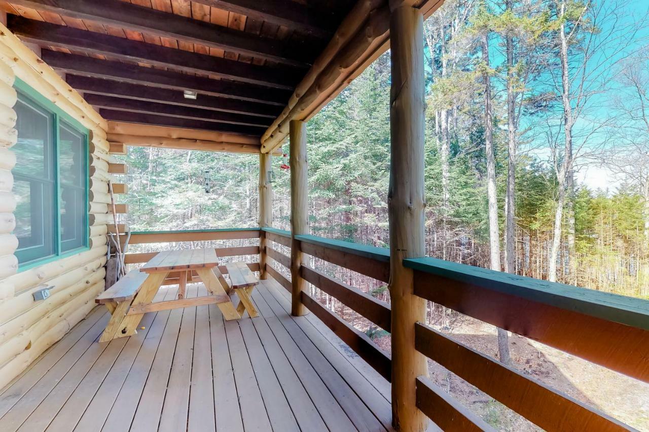 Loon Landing Lodge Greenville Exterior photo