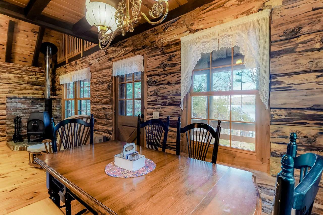 Loon Landing Lodge Greenville Exterior photo