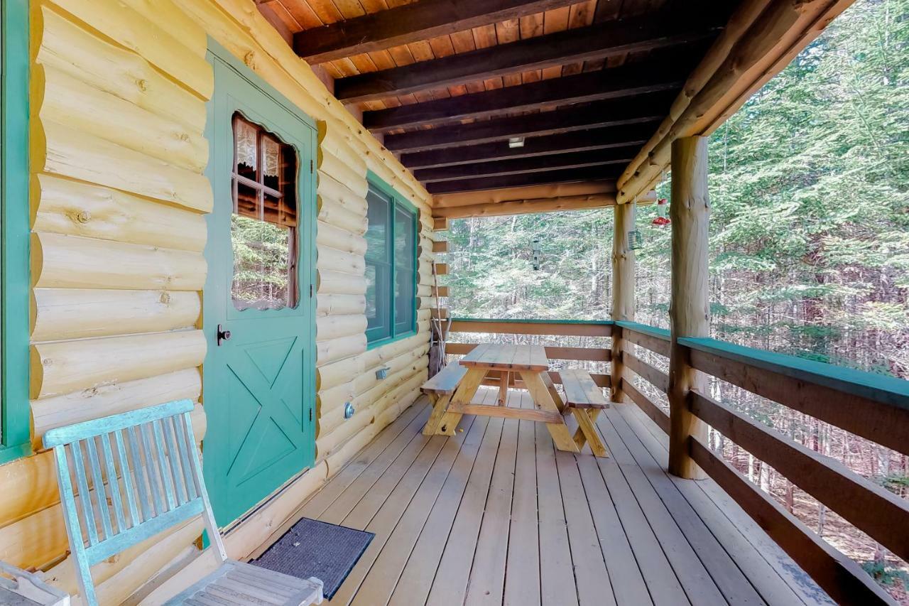 Loon Landing Lodge Greenville Exterior photo