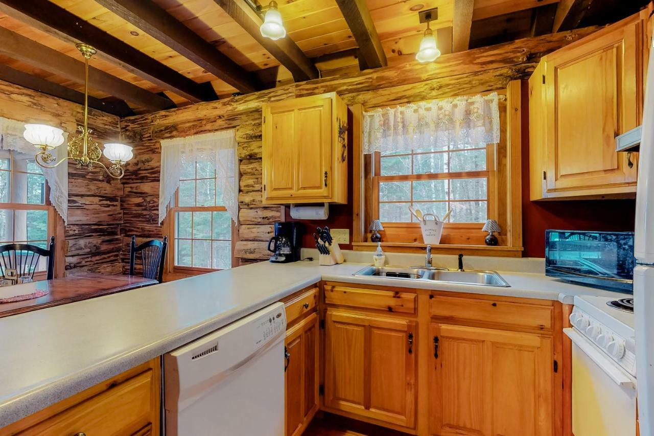 Loon Landing Lodge Greenville Exterior photo
