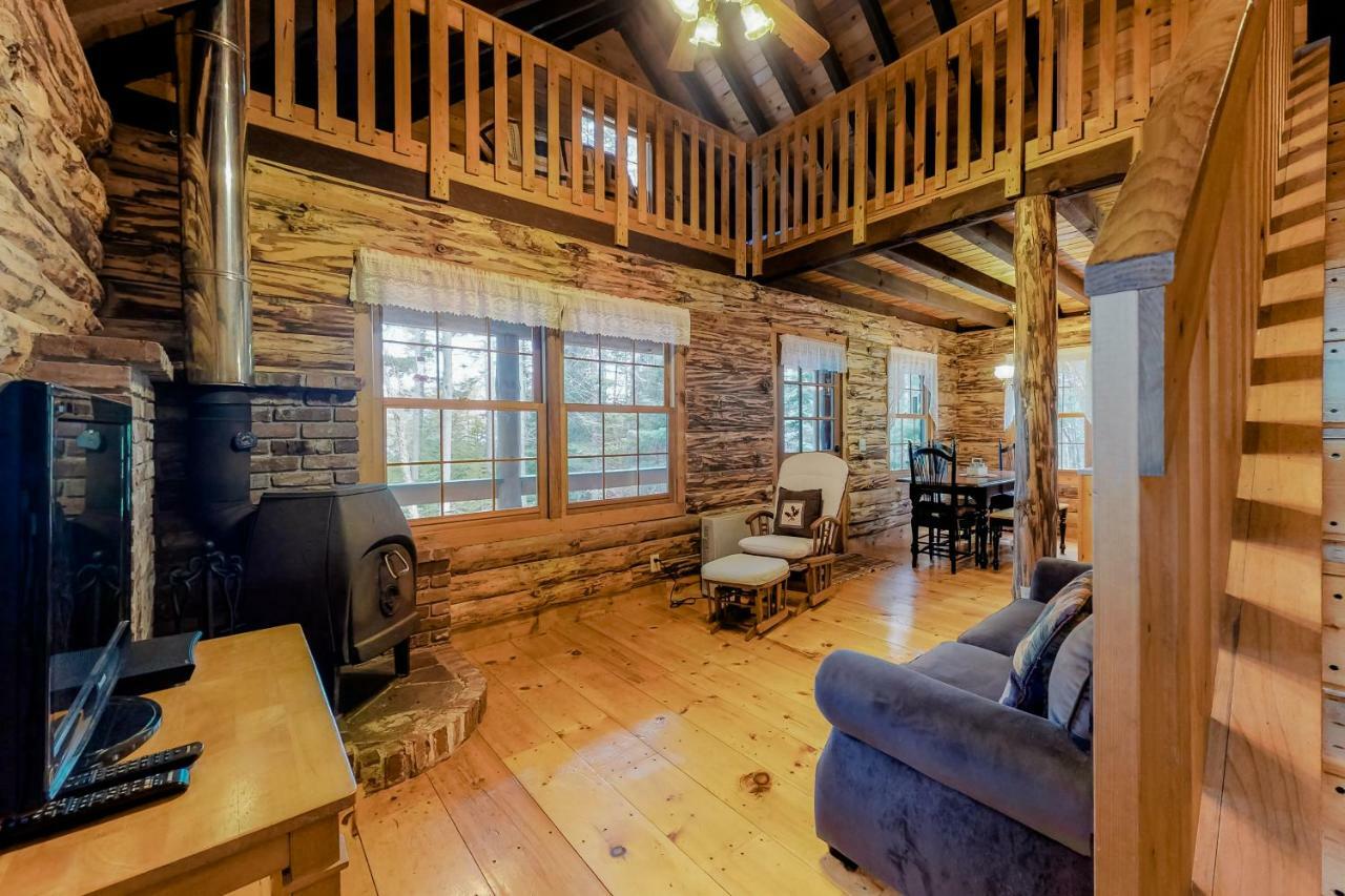 Loon Landing Lodge Greenville Exterior photo